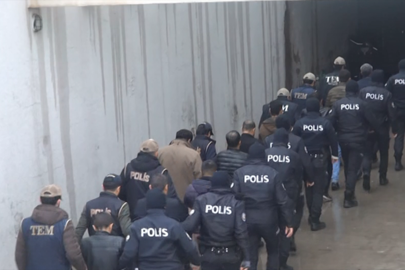Sosyal medyada PKK propagandasına 13 gözaltı Sosyal medyada PKK propagandasına 13 gözaltı
